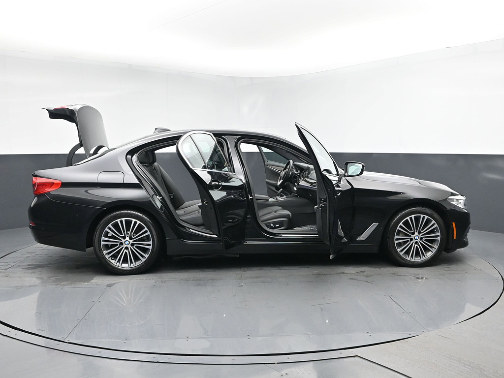 image-27 2019 BMW 5 Series