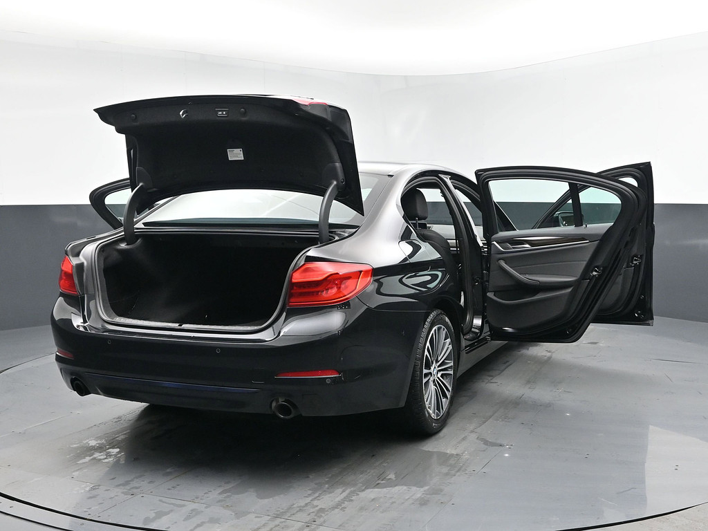 image-28 2019 BMW 5 Series