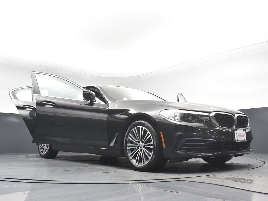 image-30 2019 BMW 5 Series