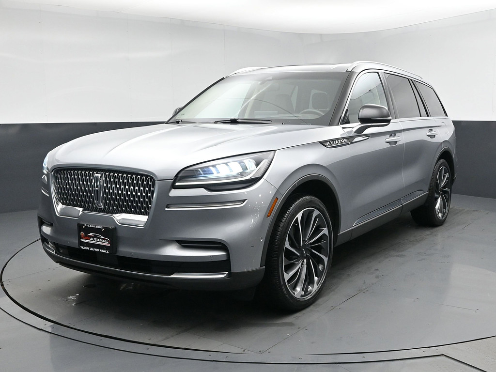 2023 Lincoln Aviator Located at South Shore Mitsubishi light-box-slides