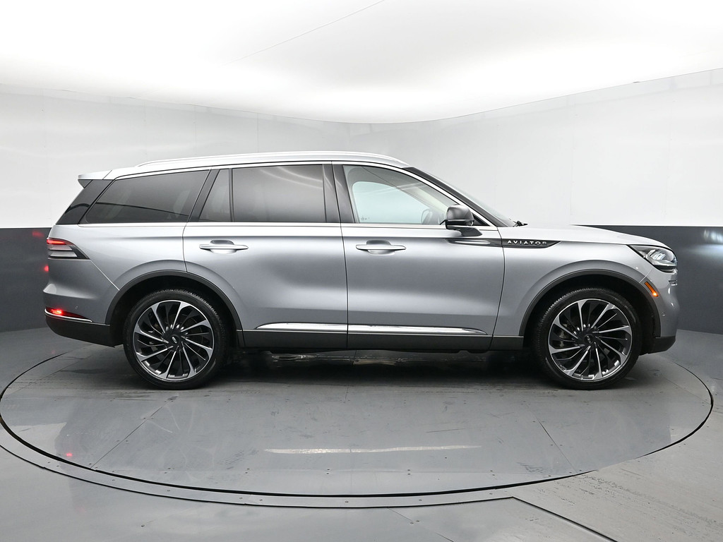 2023 Lincoln Aviator Located at South Shore Mitsubishi light-box-slides