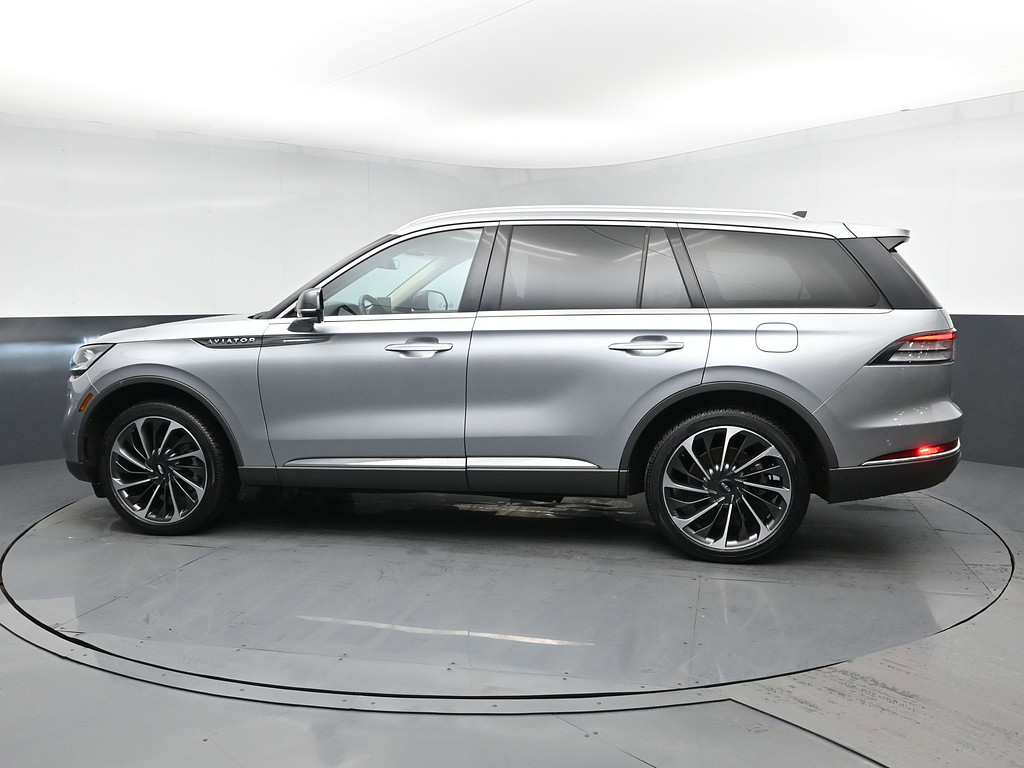 2023 Lincoln Aviator Located at South Shore Mitsubishi light-box-slides