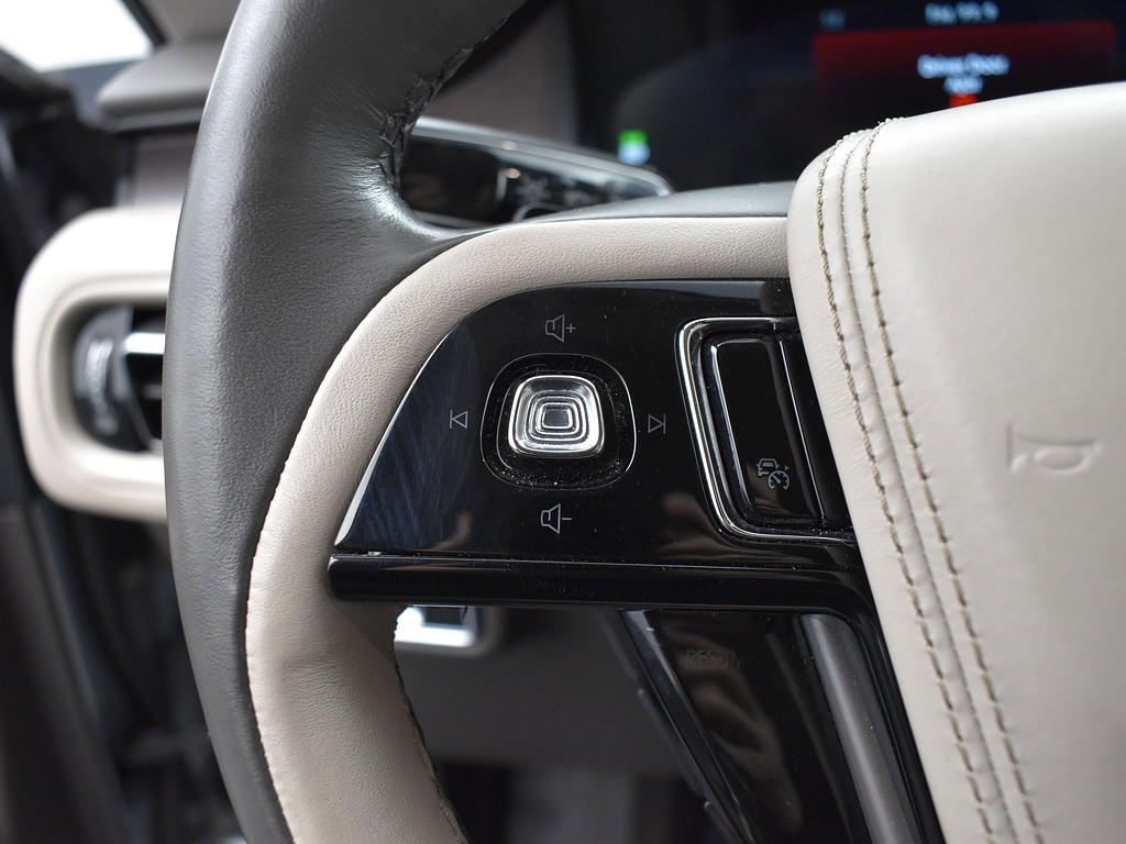 2023 Lincoln Aviator Located at South Shore Mitsubishi light-box-slides