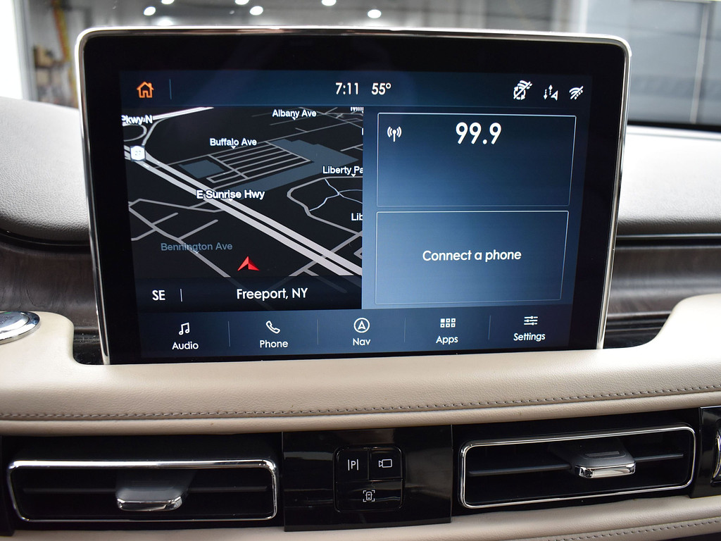 2023 Lincoln Aviator Located at South Shore Mitsubishi light-box-slides