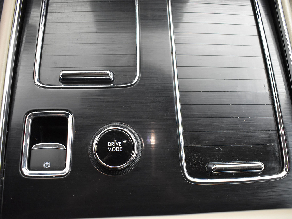 2023 Lincoln Aviator Located at South Shore Mitsubishi slide-image