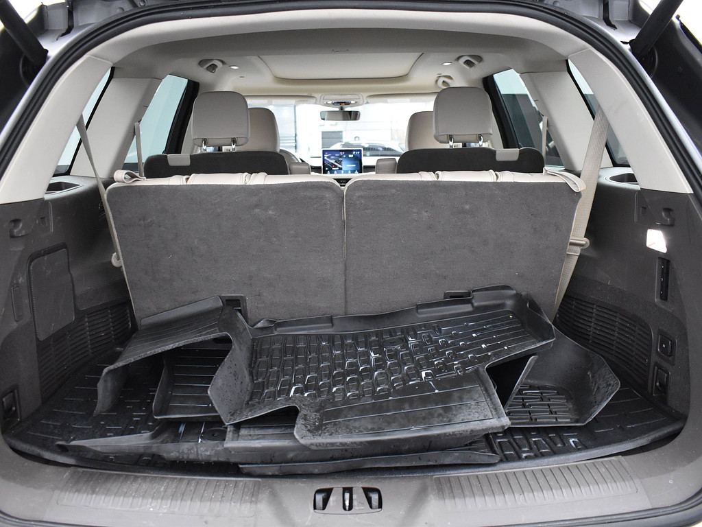 2023 Lincoln Aviator Located at South Shore Mitsubishi light-box-slides