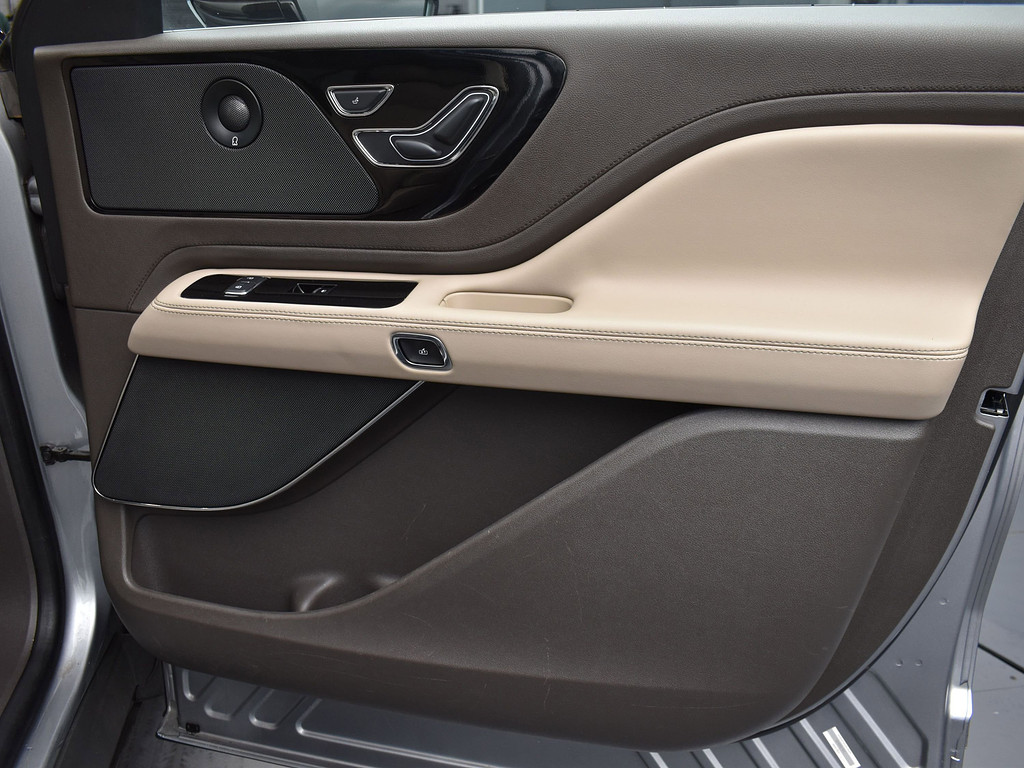 2023 Lincoln Aviator Located at South Shore Mitsubishi light-box-slides