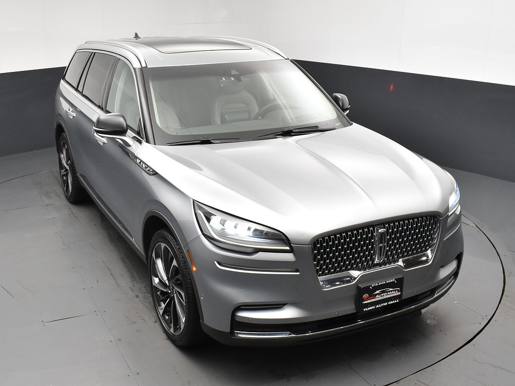 2023 Lincoln Aviator Located at South Shore Mitsubishi light-box-slides