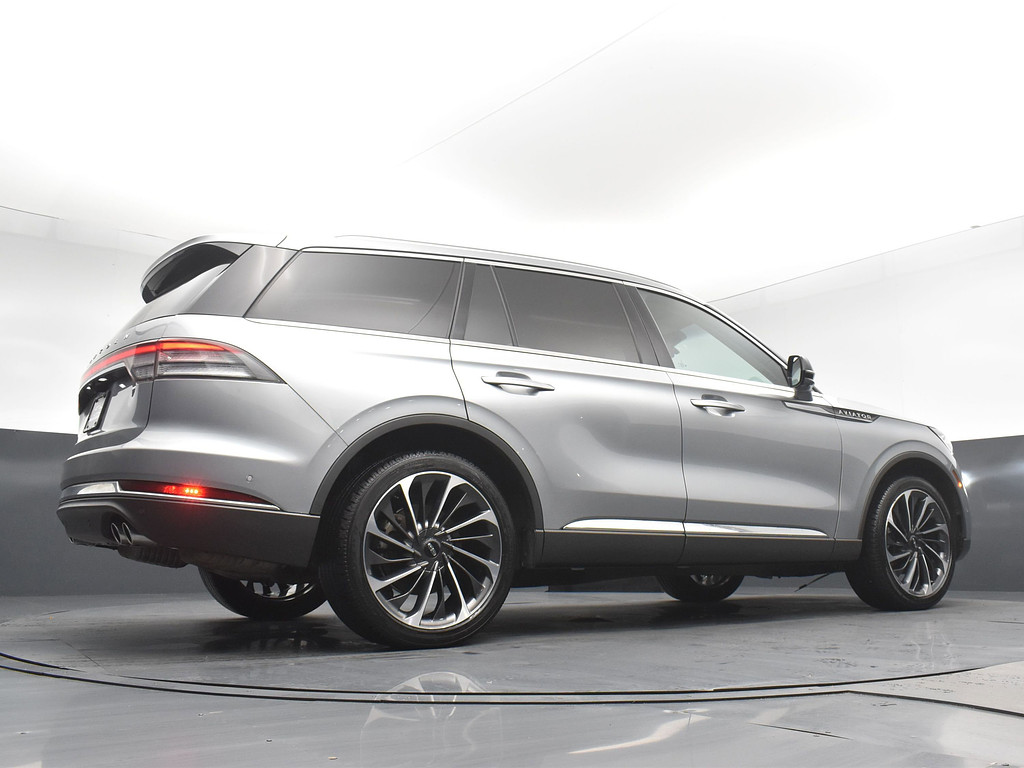 2023 Lincoln Aviator Located at South Shore Mitsubishi light-box-slides