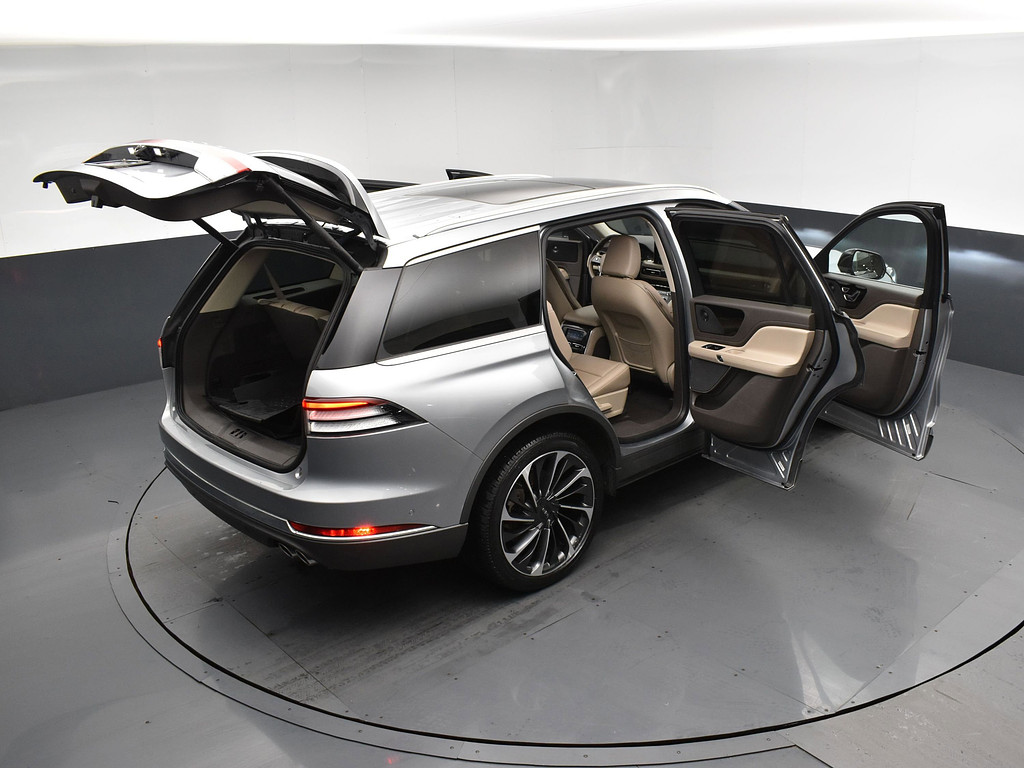 2023 Lincoln Aviator Located at South Shore Mitsubishi light-box-slides