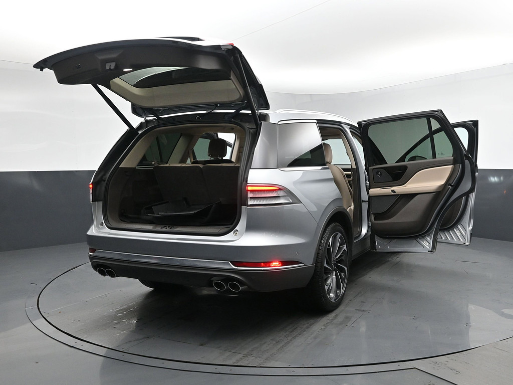 2023 Lincoln Aviator Located at South Shore Mitsubishi light-box-slides