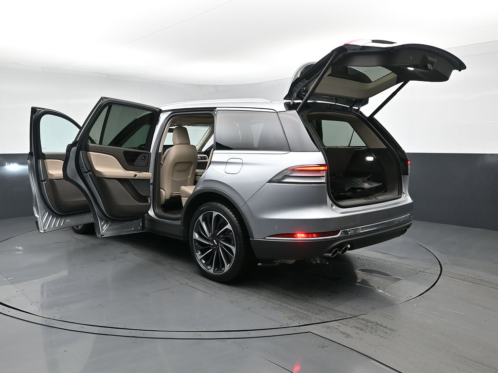2023 Lincoln Aviator Located at South Shore Mitsubishi light-box-slides