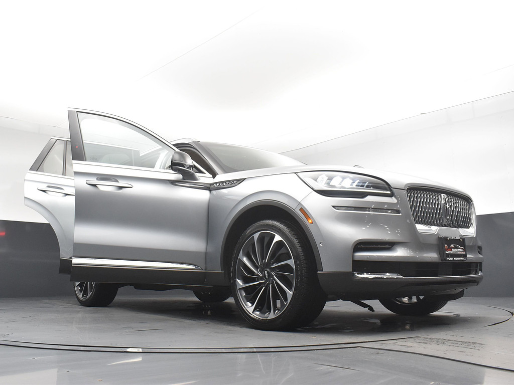 2023 Lincoln Aviator Located at South Shore Mitsubishi light-box-slides