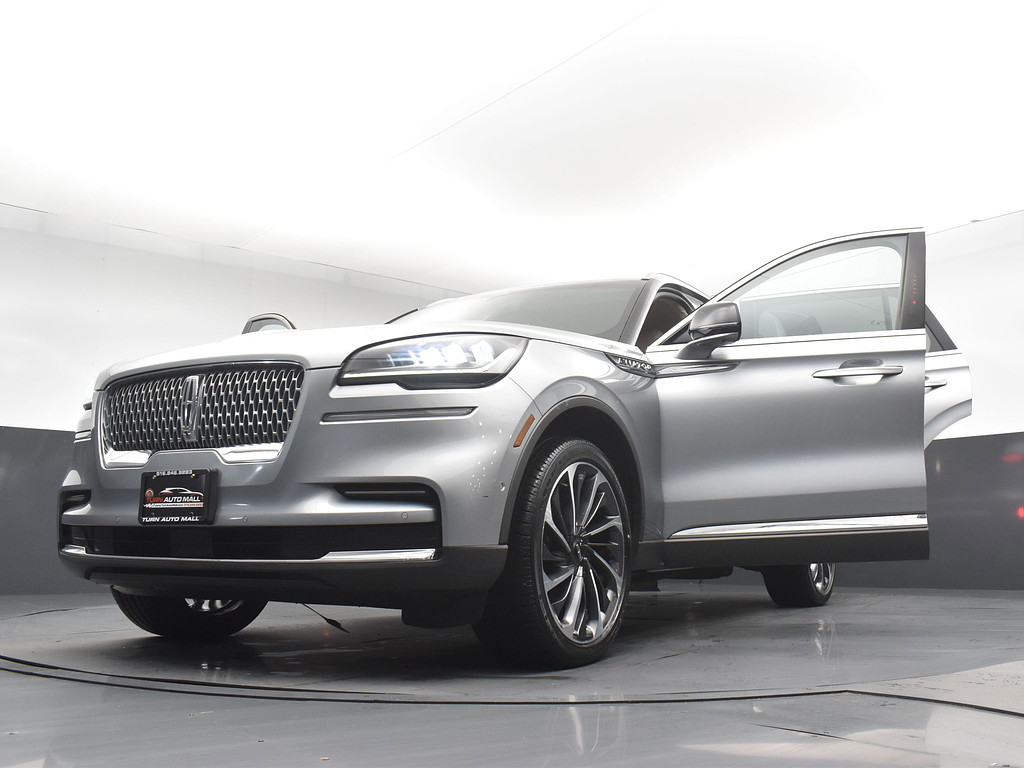 2023 Lincoln Aviator Located at South Shore Mitsubishi light-box-slides