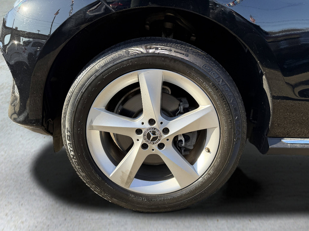 2017 Mercedes-Benz GLE Located at South Shore Mitsubishi light-box-slides