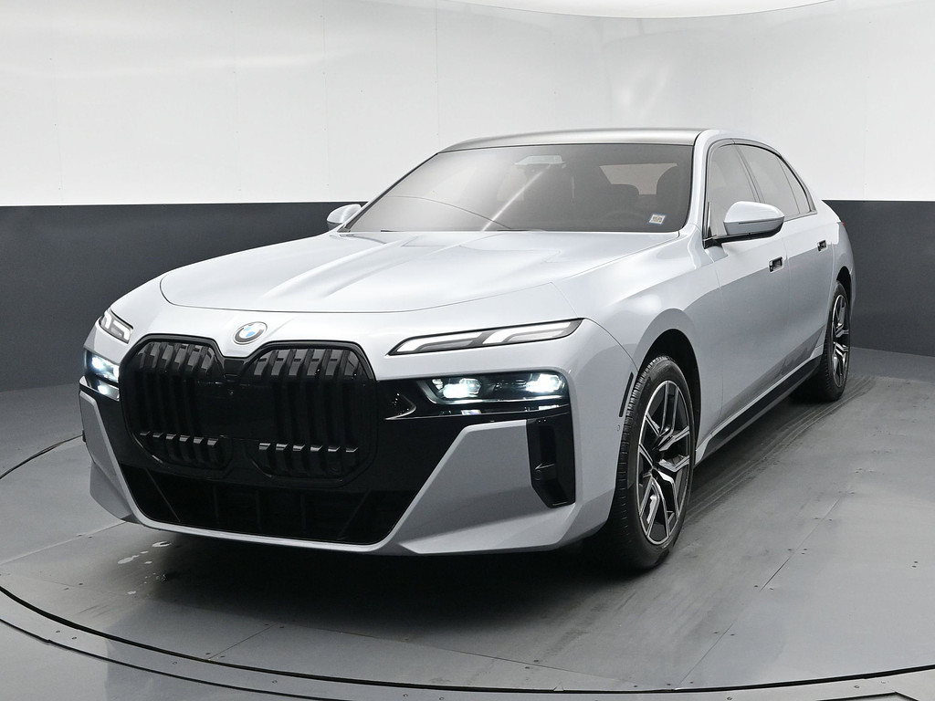 2023 BMW 7 Series Located at South Shore Mitsubishi slide-image