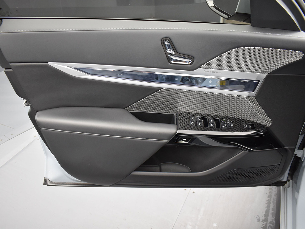 2023 BMW 7 Series Located at South Shore Mitsubishi slide-image