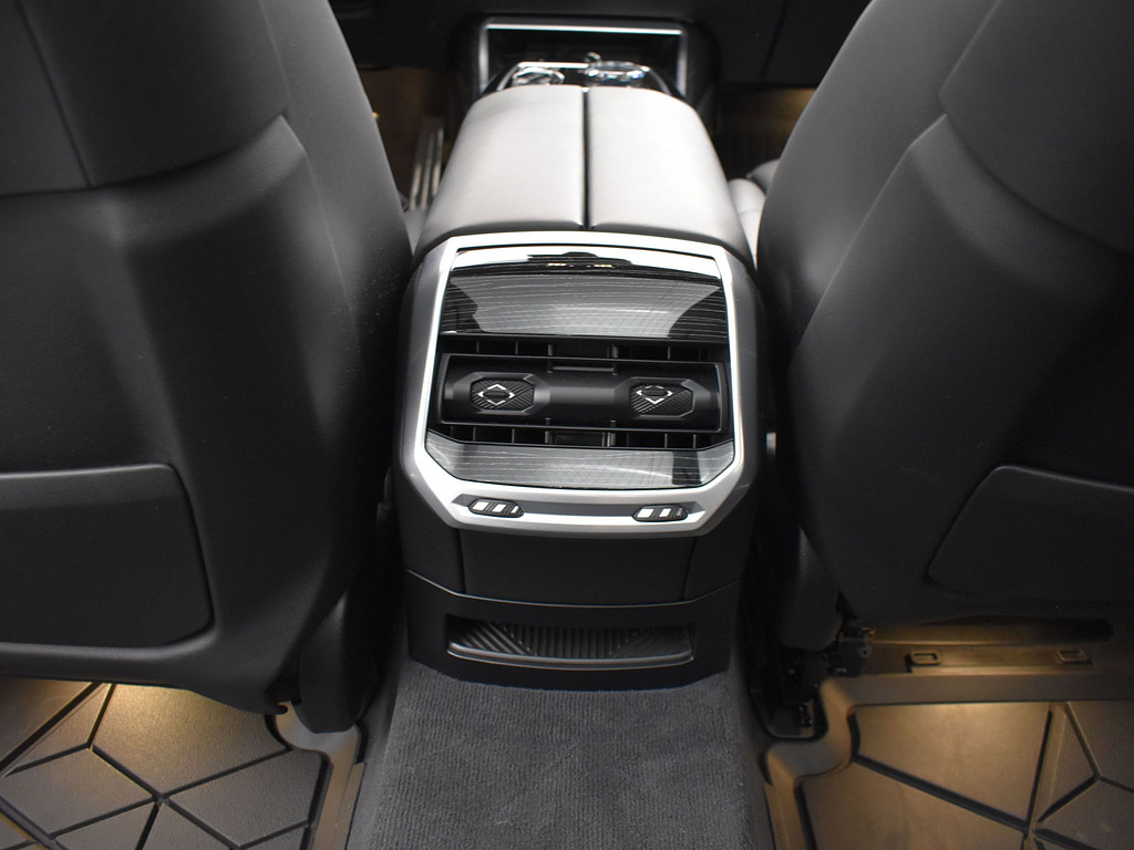 2023 BMW 7 Series Located at South Shore Mitsubishi slide-image