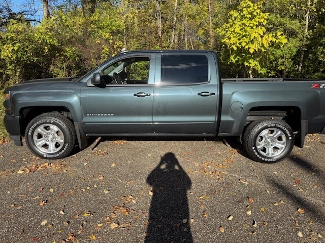 2018 Chevrolet Silverado Located at Cartime light-box-slides