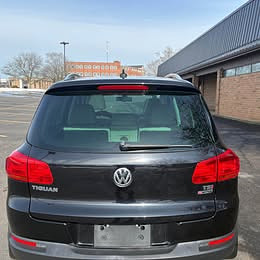 2017 Volkswagen Tiguan Located at Cartime light-box-slides