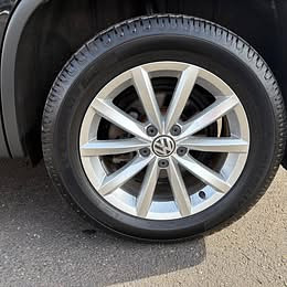 2017 Volkswagen Tiguan Located at Cartime light-box-slides