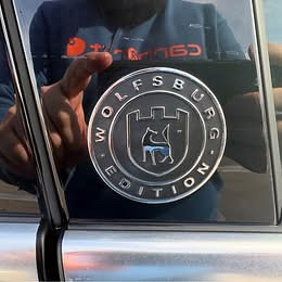 2017 Volkswagen Tiguan Located at Cartime light-box-slides