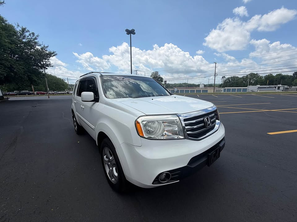 2014 Honda Pilot 4WD Located at Cartime light-box-slides