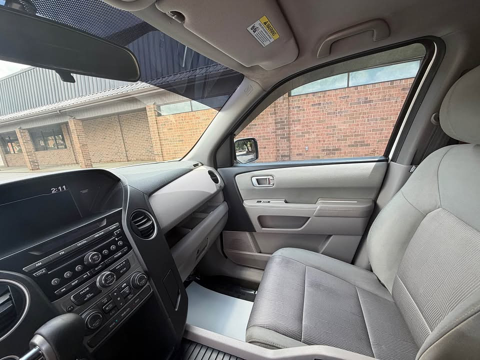 2014 Honda Pilot 4WD Located at Cartime light-box-slides