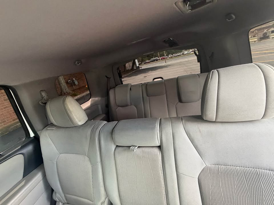 2014 Honda Pilot 4WD Located at Cartime light-box-slides