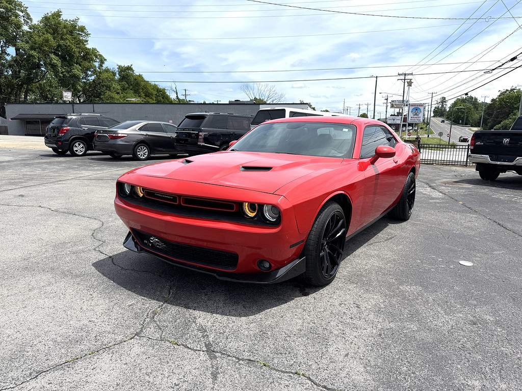 2015 Dodge Challenger SXT's photo