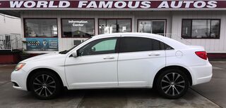 Thumbnail - 2012 Chrysler 200