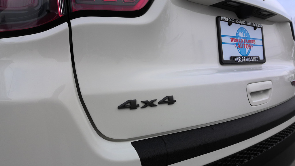 2019 Jeep COMPASS Located at World Famous Car Sales light-box-slides