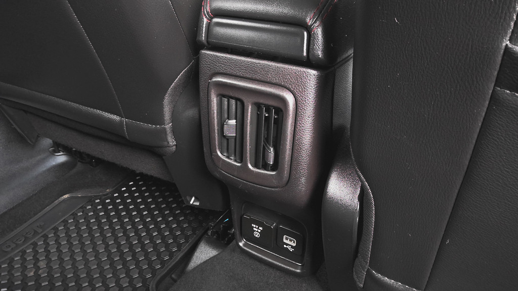 2019 Jeep COMPASS Located at World Famous Car Sales slide-image