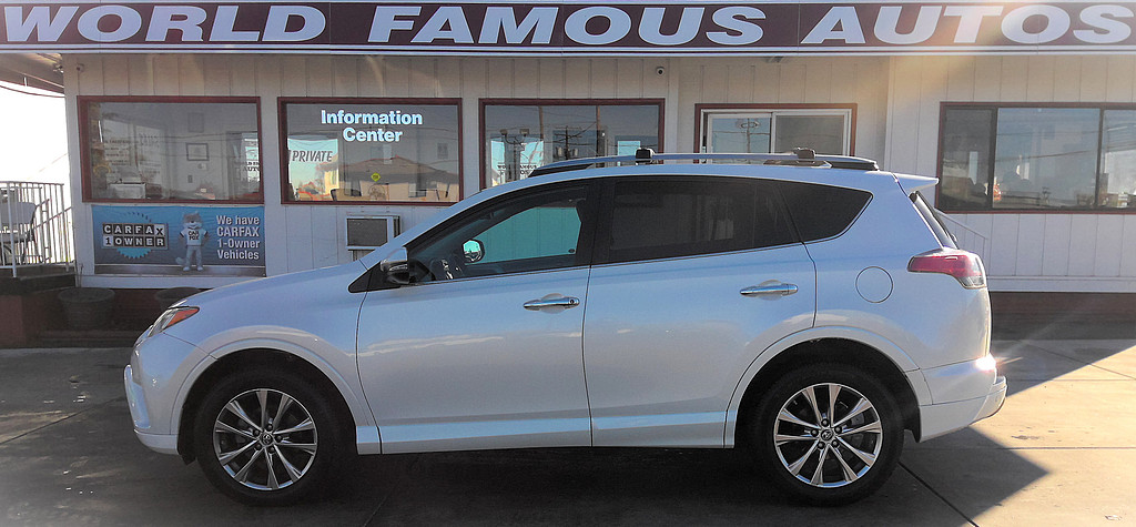 2017 Toyota RAV4 Limited's photo