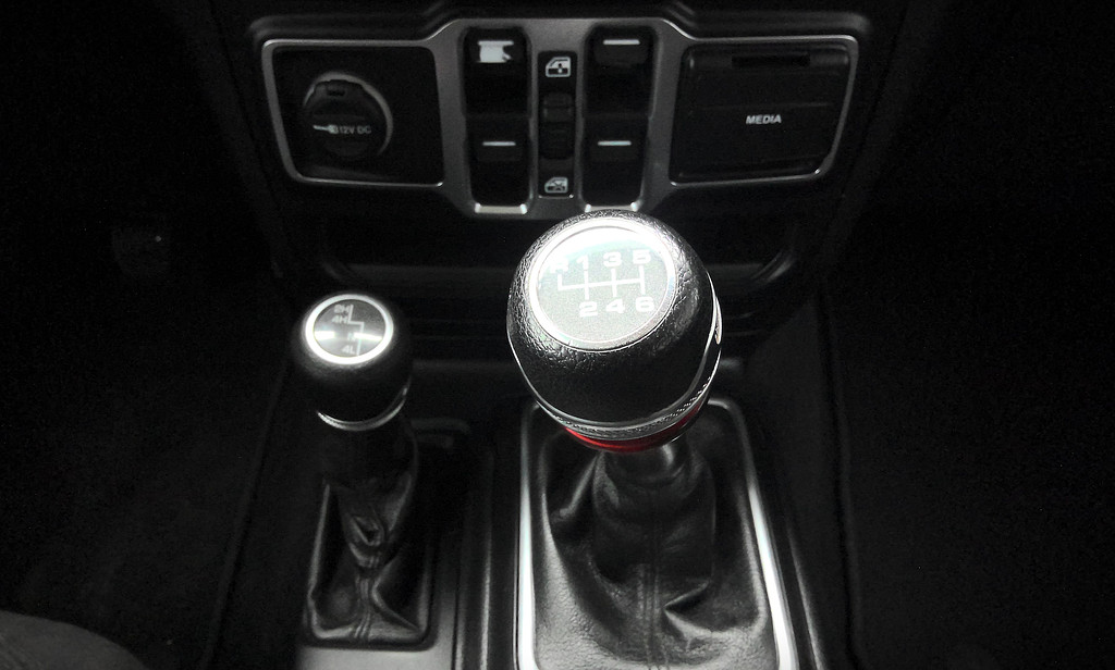 2020 Jeep GLADIATOR Located at World Famous Car Sales light-box-slides