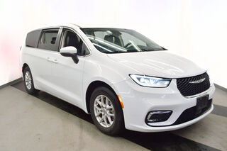 Thumbnail - 2023 Chrysler Pacifica