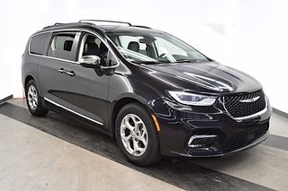 Thumbnail - 2023 Chrysler Pacifica