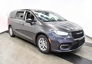 Thumbnail - 2023 Chrysler Pacifica