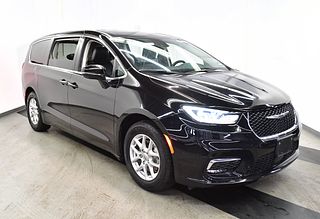 Thumbnail - 2024 Chrysler Pacifica