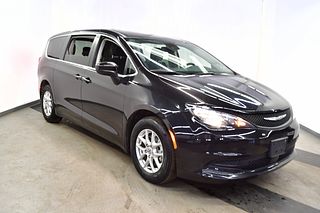 Thumbnail - 2023 Chrysler Voyager