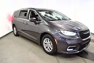 Thumbnail - 2023 Chrysler Pacifica