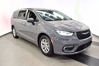 Thumbnail - 2023 Chrysler Pacifica