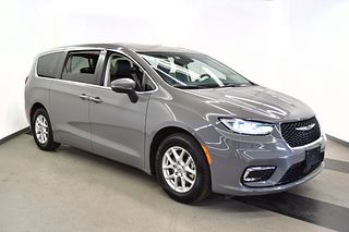 Thumbnail - 2023 Chrysler Pacifica