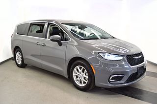 Thumbnail - 2023 Chrysler Pacifica