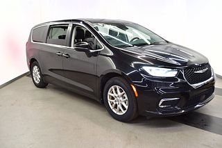 Thumbnail - 2023 Chrysler Pacifica