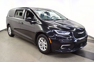 Thumbnail - 2023 Chrysler Pacifica