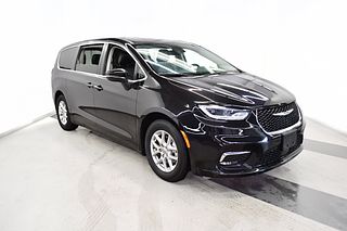 Thumbnail - 2023 Chrysler Pacifica