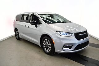 Thumbnail - 2024 Chrysler Pacifica
