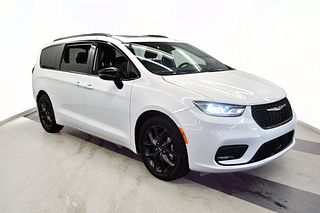 Thumbnail - 2025 Chrysler Pacifica