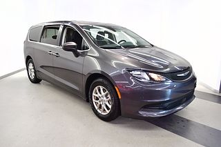 Thumbnail - 2023 Chrysler Voyager